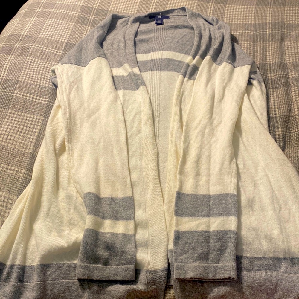 Gap cardigan size M